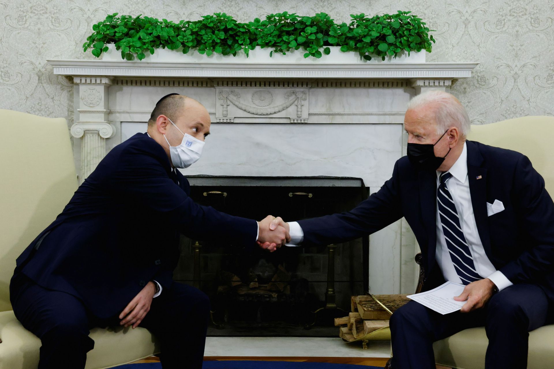 U.S. President Joe Biden and Israel's Prime Minister Naftali Bennett shake hands during a meeting in the Oval Office at the White House in Washington, U.S. August 27, 2021. U.S. President Joe Biden and Israel's Prime Minister Naftali Bennett shake hands during a meeting in the Oval Office at the White House in Washington, U.S. August 27, 2021. - Sputnik International, 1920, 27.10.2021
