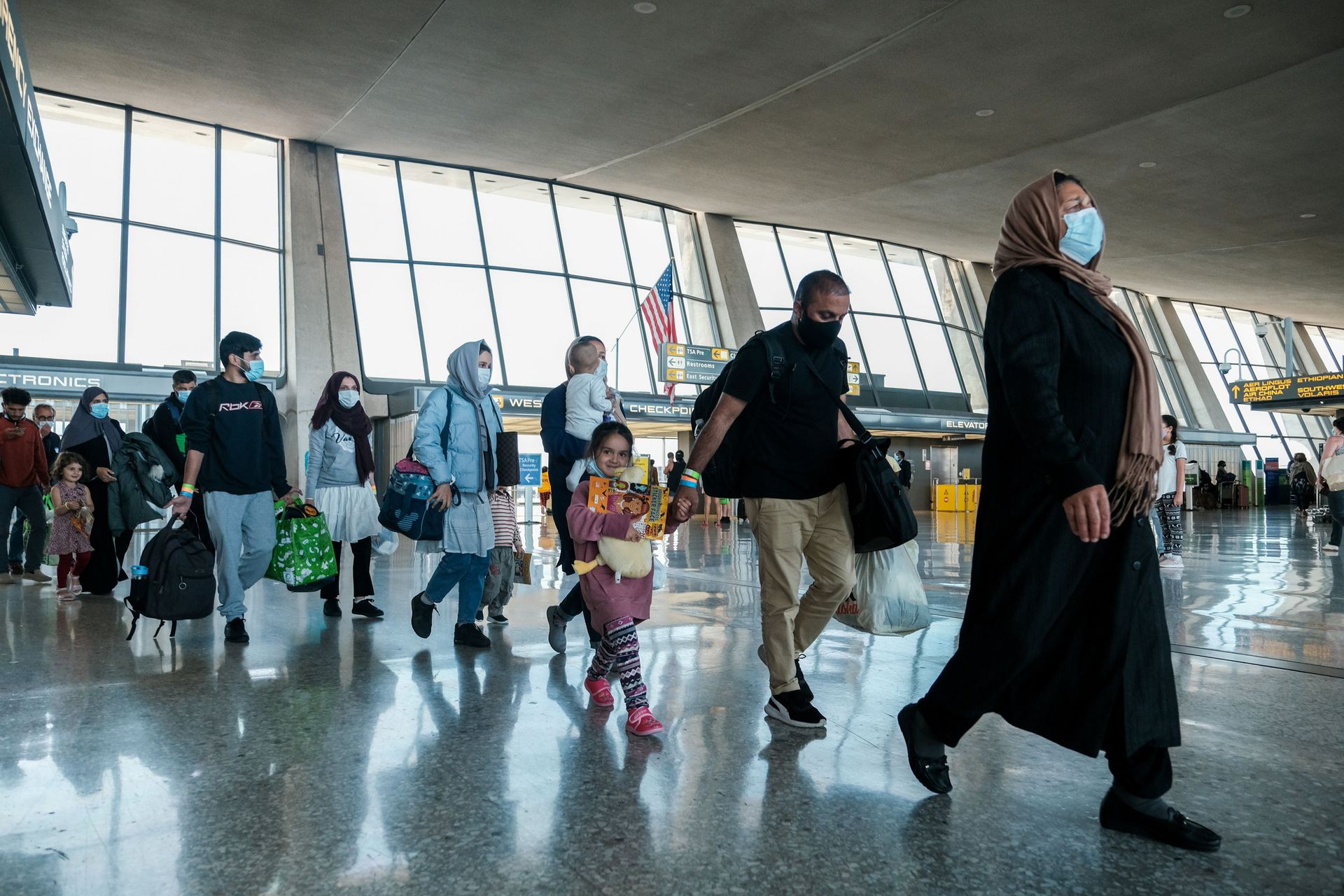 Afghan refugees walk to a bus taking them to a processing center upon arrival at Dulles International Airport in Dulles, Virginia, U.S., August 28, 2021 Afghan refugees walk to a bus taking them to a processing center upon arrival at Dulles International Airport in Dulles, Virginia, U.S., August 28, 2021 - Sputnik International, 1920, 07.09.2021