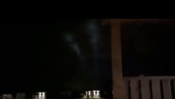 A woman was baffled at a series of weird strobing lights in the sky - Sputnik International