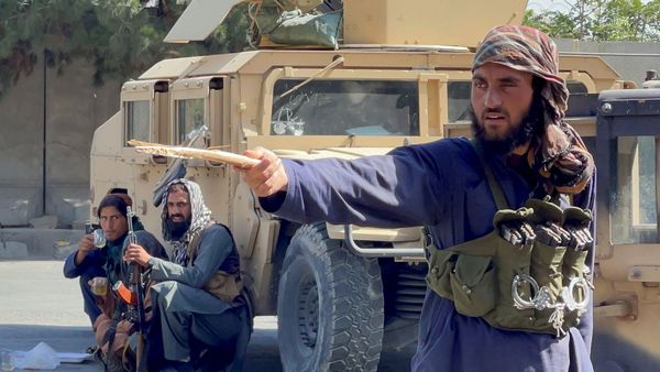 Taliban forces block the roads around the airport in Kabul, Afghanistan August 27, 2021. - Sputnik International