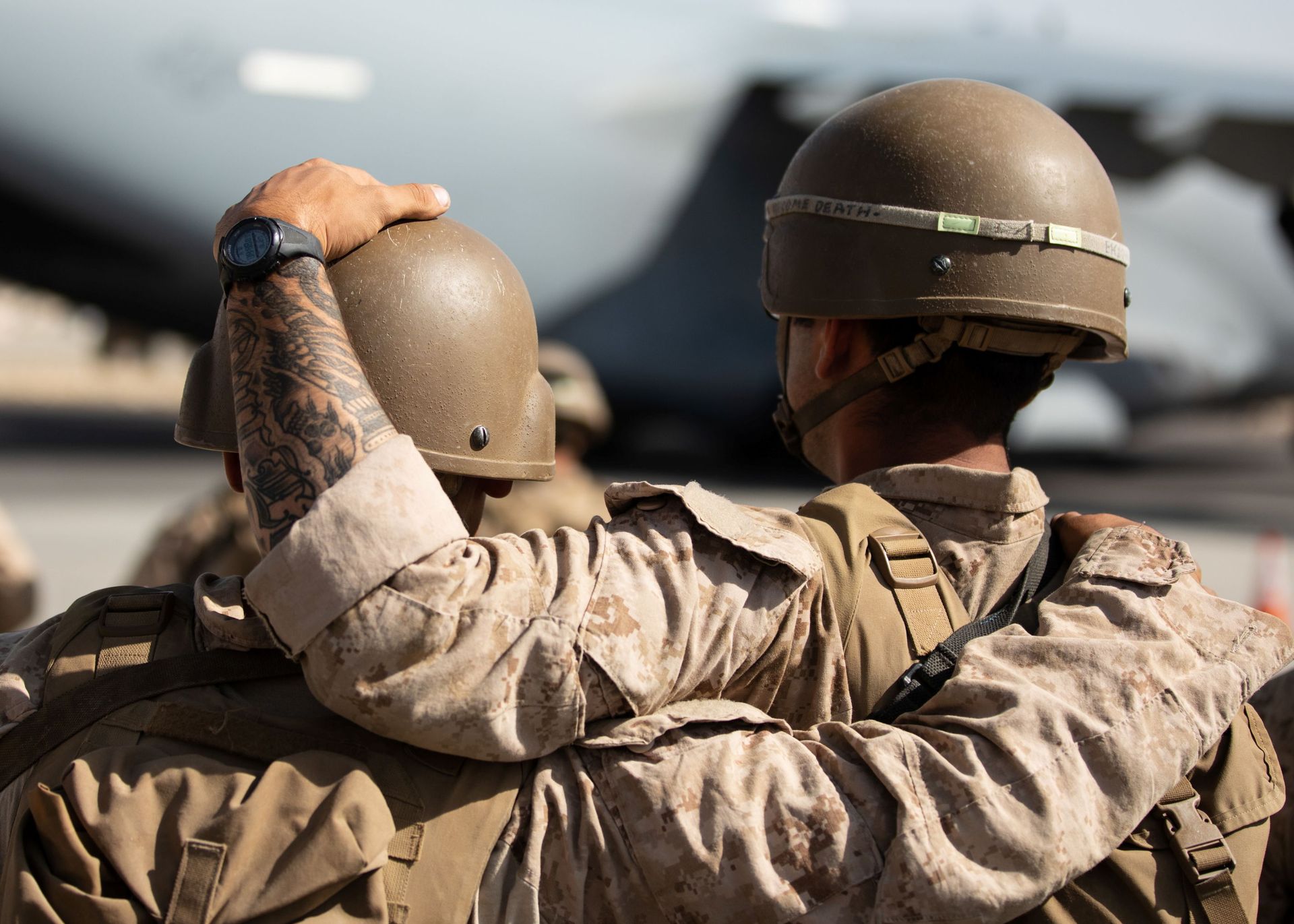 U.S. Marines react during a Ramp Ceremony for service members killed in action during operations at Hamid Karzai International Airport in Kabul, Afghanistan August 27, 2021. U.S. Marines react during a Ramp Ceremony for service members killed in action during operations at Hamid Karzai International Airport in Kabul, Afghanistan August 27, 2021. - Sputnik International, 1920, 30.10.2021