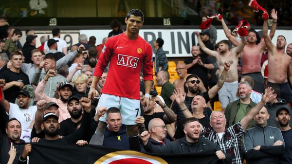 Manchester United fans celebrate with a cardboard cut out of Cristiano Ronaldo after a match. Manchester United fans celebrate with a cardboard cut out of Cristiano Ronaldo after a match. - Sputnik International