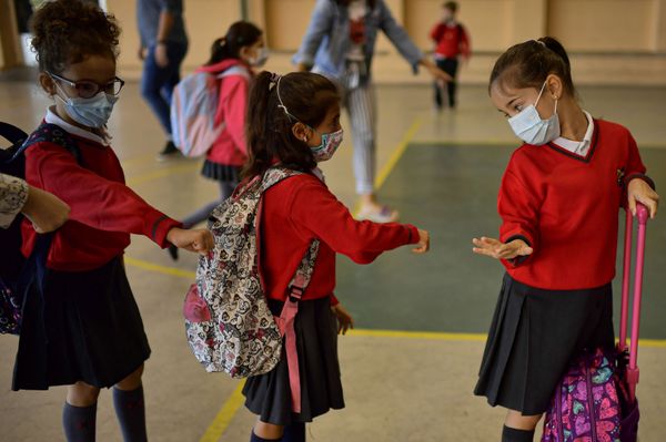 A group of young students wearing face masks to prevent the spread of the coronavirus wait in a queue before entering the Luis Amigo School, in Pamplona, northern Spain. - Sputnik International