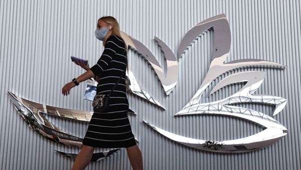 A girl walks in the main building of the Far Eastern Federal University in Vladivostok, where the Eastern Economic Forum will be held from 2-4 September. - Sputnik International