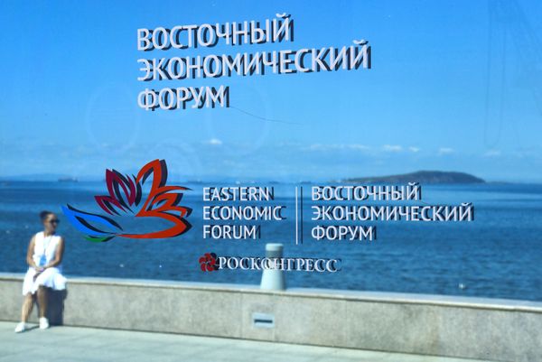The Eastern Economic Forum (EEF) logo on the window of the main building of the Far Eastern Federal University (FEFU) on Russky Island ahead of the EEF on 2-4 September. - Sputnik International