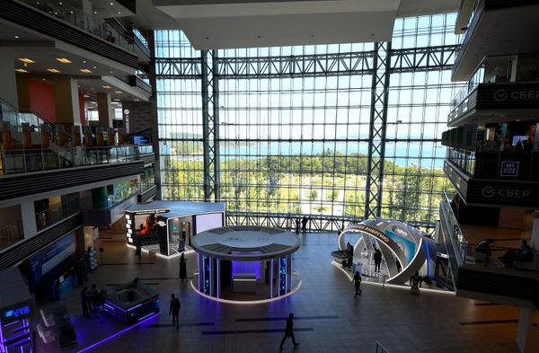 The main building of the Far Eastern Federal University (FEFU) on Russky Island ahead of the Eastern Economic Forum (EEF) on 2-4 September. - Sputnik International