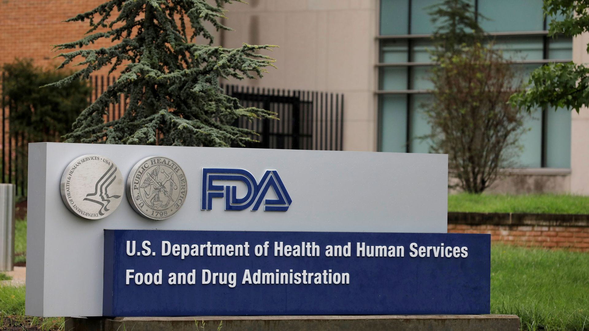 Signage is seen outside of the Food and Drug Administration (FDA) headquarters in White Oak, Maryland, U.S., August 29, 2020 Signage is seen outside of the Food and Drug Administration (FDA) headquarters in White Oak, Maryland, U.S., August 29, 2020 - Sputnik International, 1920, 25.01.2022