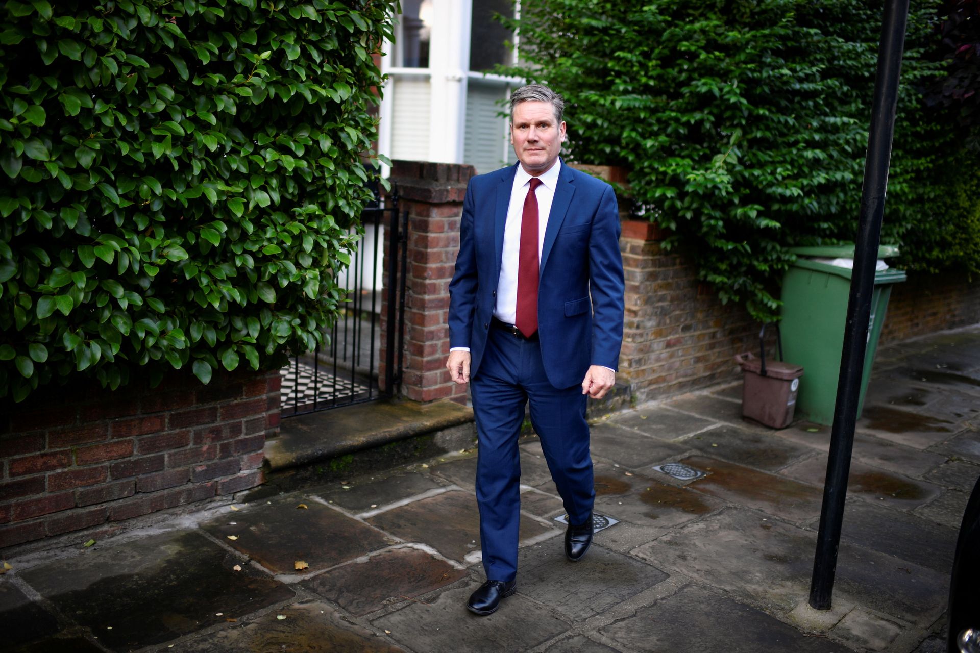 Britain's Labour Party leader Keir Starmer leaves his home in London - Sputnik International, 1920, 15.12.2021