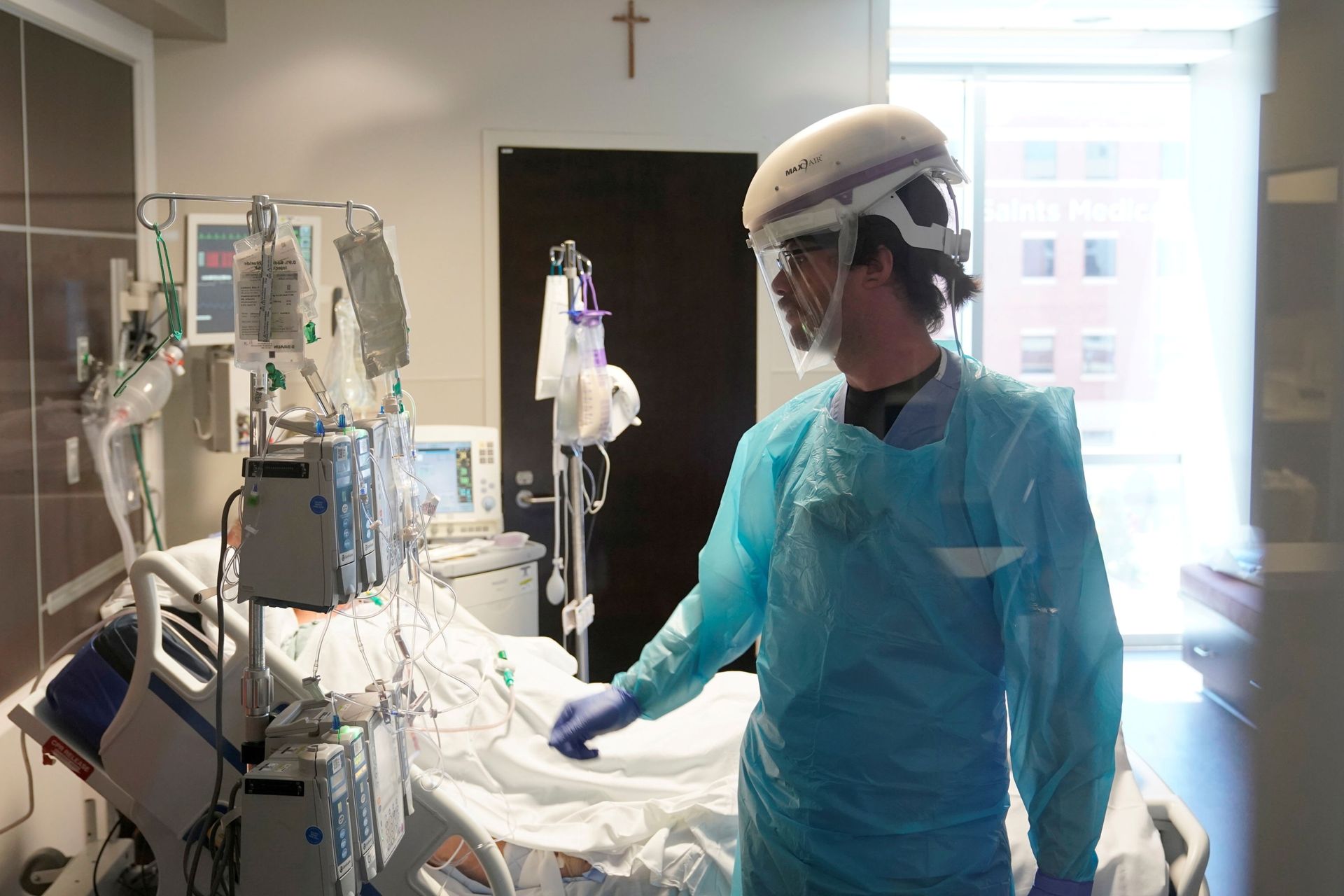 A nurse works in a COVID-19 patient's room during a tour of SSM Health St. Anthony Hospital's intensive care unit (ICU) amid the coronavirus disease (COVID-19) pandemic in Oklahoma City, Oklahoma, U.S., August 24, 2021. REUTERS/Nick Oxford A nurse works in a COVID-19 patient's room during a tour of SSM Health St. Anthony Hospital's intensive care unit (ICU) amid the coronavirus disease (COVID-19) pandemic in Oklahoma City, Oklahoma, U.S., August 24, 2021. REUTERS/Nick Oxford - Sputnik International, 1920, 26.12.2021
