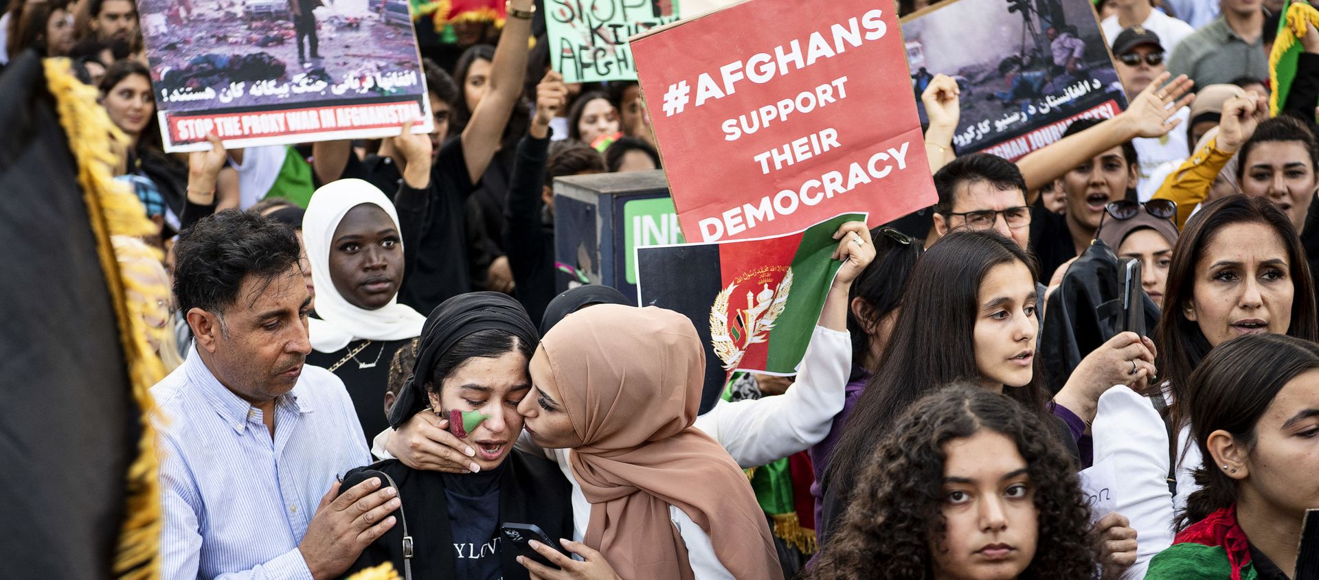 Protesters wave national Afghan flags and hold banners during a rally against Pakistan's involvement in Afghanistan following the take over of the country by the Taliban in front of the Pakistani Embassy in Copenhagen, Denmark, on August 22, 2021 Protesters wave national Afghan flags and hold banners during a rally against Pakistan's involvement in Afghanistan following the take over of the country by the Taliban in front of the Pakistani Embassy in Copenhagen, Denmark, on August 22, 2021 - Sputnik International, 1920, 01.09.2021