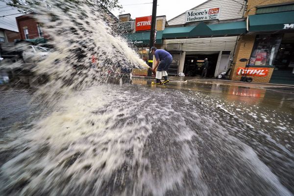 Water is pumped from the basement of a business on Noblestown Road in Oakdale, Pennsylvania during the clean-up following flooding after downpours and high winds from the remnants of Hurricane Ida. - Sputnik International