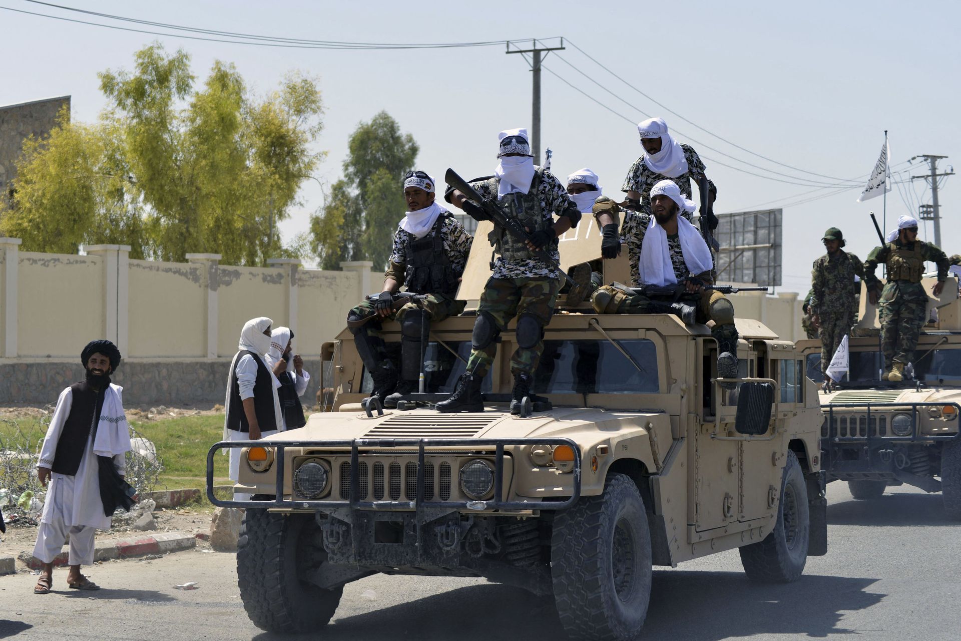 Taliban fighters atop Humvee vehicles parade along a road to celebrate after the US pulled all its troops out of Afghanistan, in Kandahar on September 1, 2021 following the Taliban’s military takeover of the country - Sputnik International, 1920, 07.09.2021