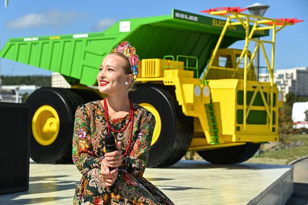 A participant of the Far East Street exhibition at the Eastern Economic Forum (EEF) in Vladivostok. - Sputnik International