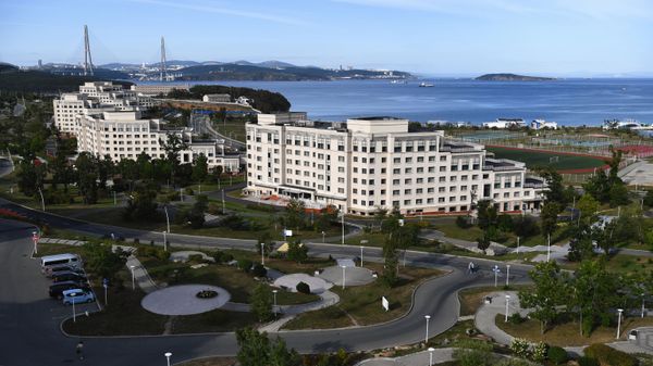 View of the campus of the Far Eastern Federal University (FEFU) on the shores of the Ajax Bay in Vladivostok, Russia where the Eastern Economic Forum (EEF) will be held - Sputnik International