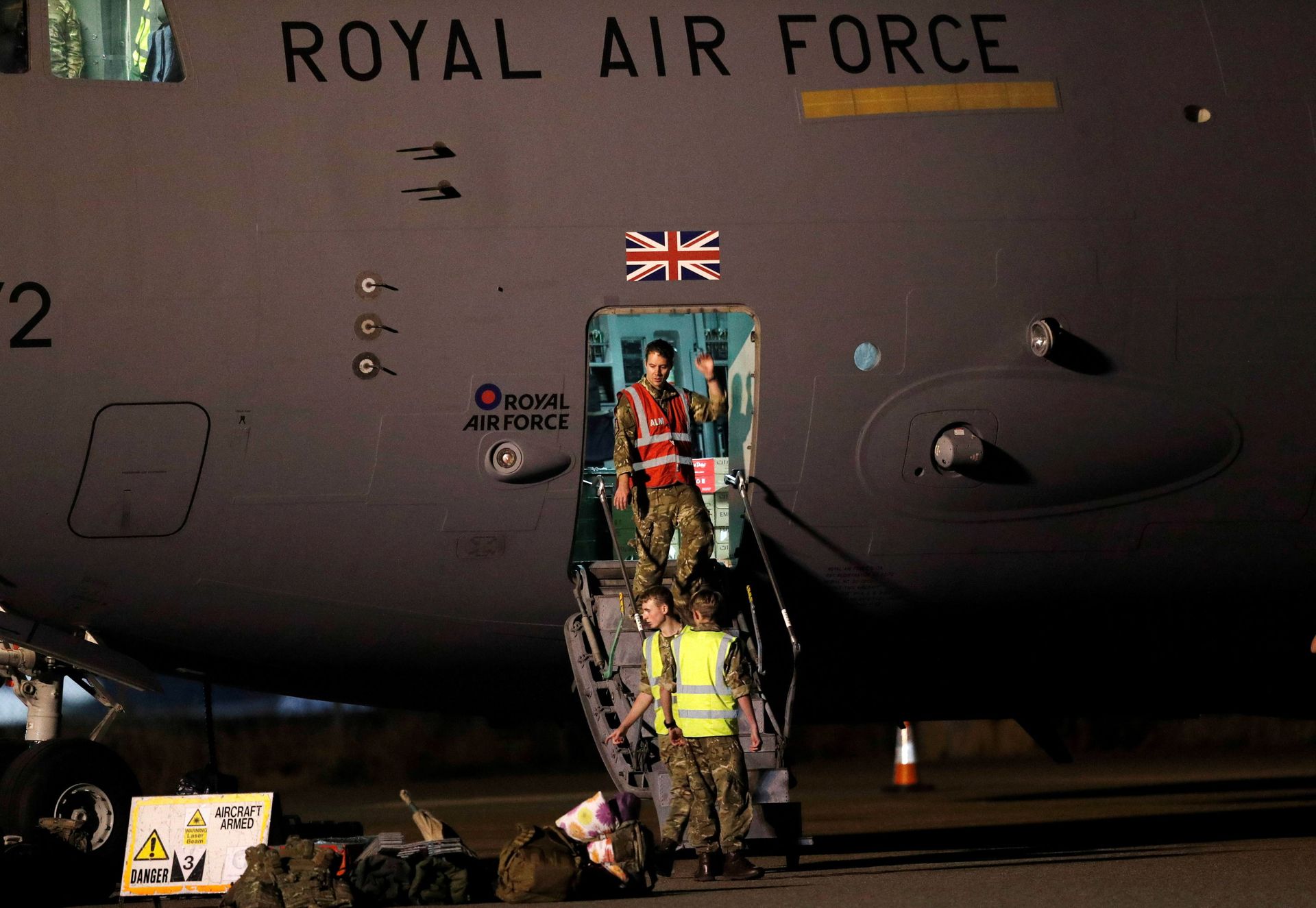 Members of the British armed forces disembark a C-17 aircraft after landing at Brize Norton, near Oxford, Britain, August 29, 2021. Members of the British armed forces disembark a C-17 aircraft after landing at Brize Norton, near Oxford, Britain, August 29, 2021. - Sputnik International, 1920, 07.09.2021