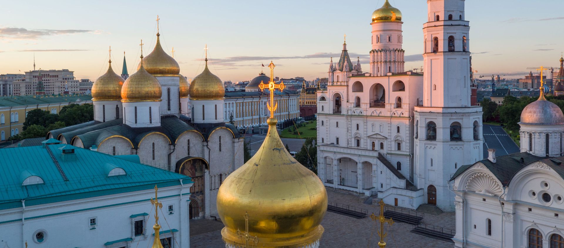 Ivan the Great Bell Tower, the Church of the Twelve Apostles, the Annunciation Cathedral, the Faceted Chamber on the territory of the Moscow Kremlin. Ivan the Great Bell Tower, the Church of the Twelve Apostles, the Annunciation Cathedral, the Faceted Chamber on the territory of the Moscow Kremlin. - Sputnik International, 1920, 03.09.2021