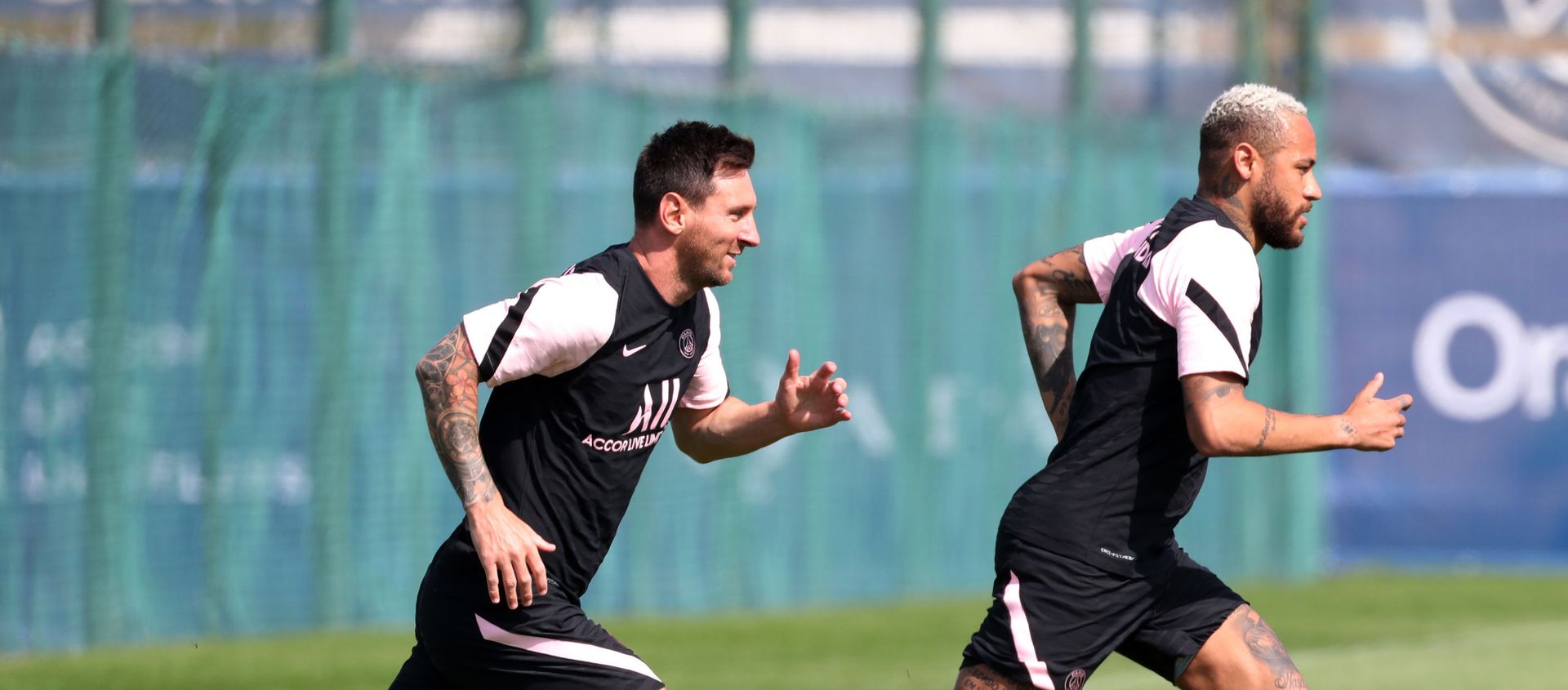 Lionel Messi and Neymar during training Lionel Messi and Neymar during training - Sputnik International, 1920, 03.09.2021