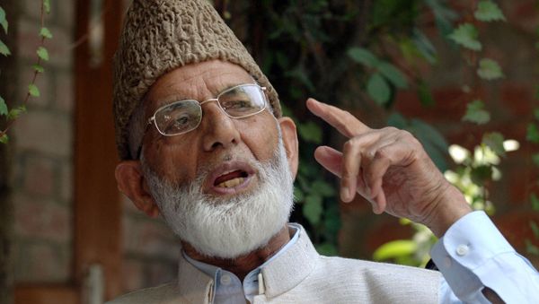 Kashmiri seperatist leader Syed Ali Shah Geelani addresses a press conference in Srinagar on July 2, 2008 - Sputnik International