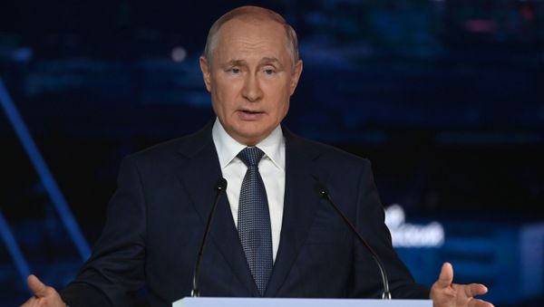 Russian President Vladimir Putin at the Eastern Economic Forum in Vladivostok Russian President Vladimir Putin at the Eastern Economic Forum in Vladivostok - Sputnik International