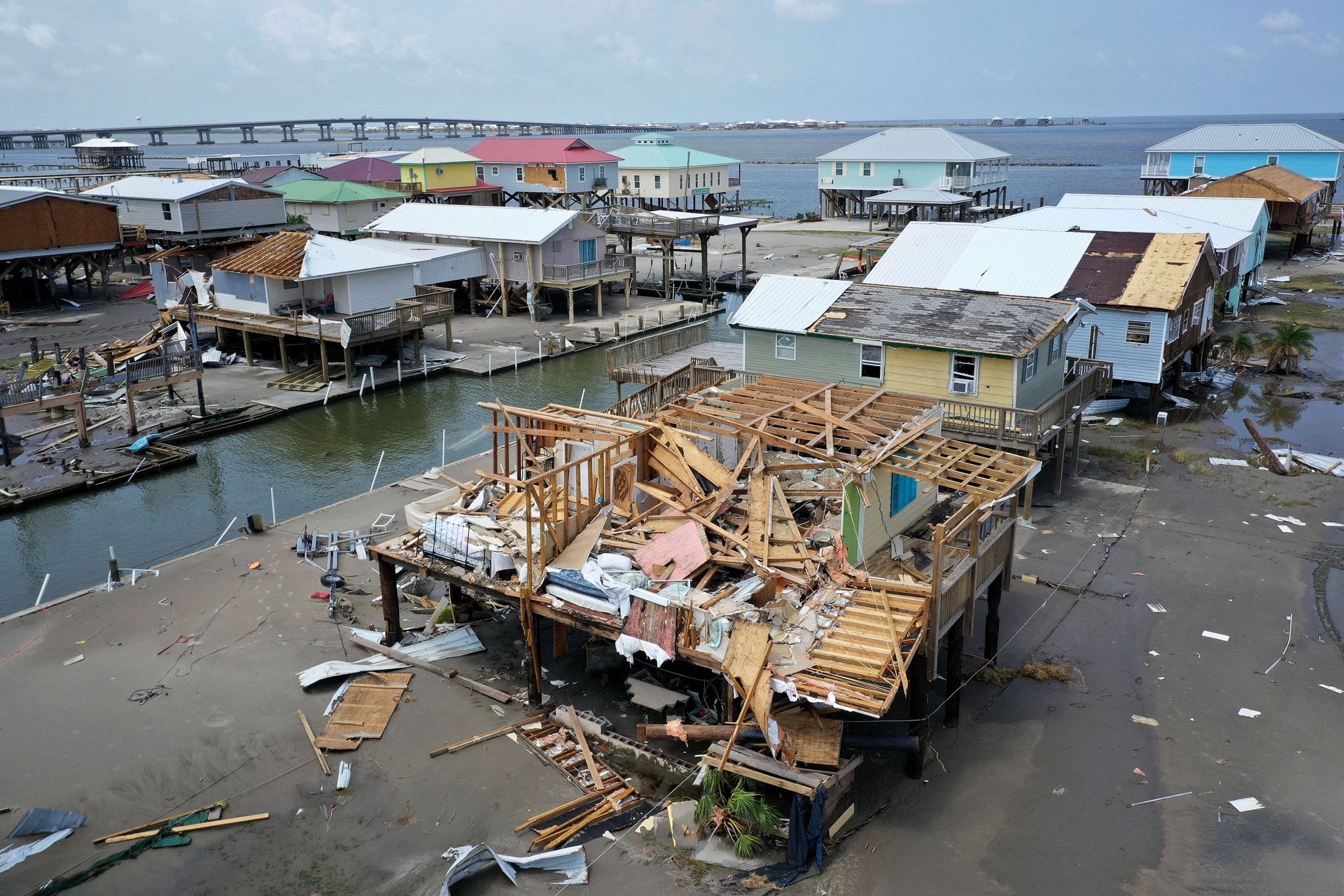 Homes destroyed in the wake of Hurricane Ida are shown September 2, 2021 in Grand Isle, Louisiana. Ida made landfall August 29 as a Category 4 storm near Grand Isle, southwest of New Orleans, causing widespread power outages, flooding and massive damage. Homes destroyed in the wake of Hurricane Ida are shown September 2, 2021 in Grand Isle, Louisiana. Ida made landfall August 29 as a Category 4 storm near Grand Isle, southwest of New Orleans, causing widespread power outages, flooding and massive damage. - Sputnik International, 1920, 07.09.2021