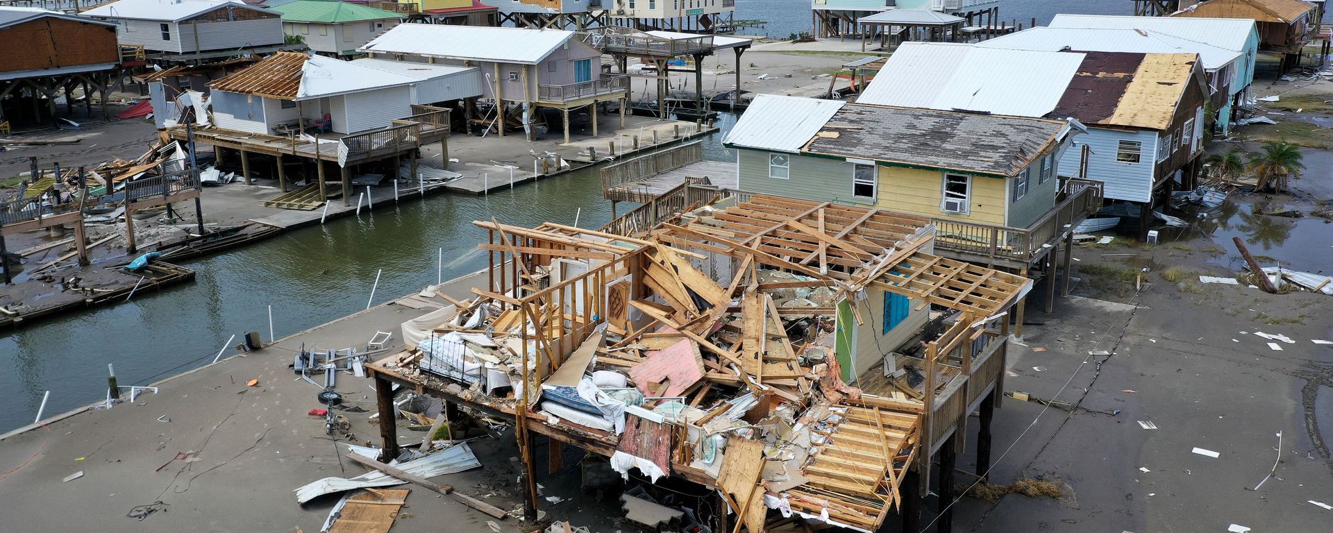 Homes destroyed in the wake of Hurricane Ida are shown September 2, 2021 in Grand Isle, Louisiana. Ida made landfall August 29 as a Category 4 storm near Grand Isle, southwest of New Orleans, causing widespread power outages, flooding and massive damage.   - Sputnik International, 1920, 08.09.2021