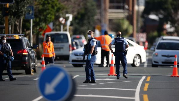Police respond to the scene of an attack carried out by a man shot dead by police after he injured multiple people at a shopping mall in Auckland, New Zealand, September 3, 2021. - Sputnik International