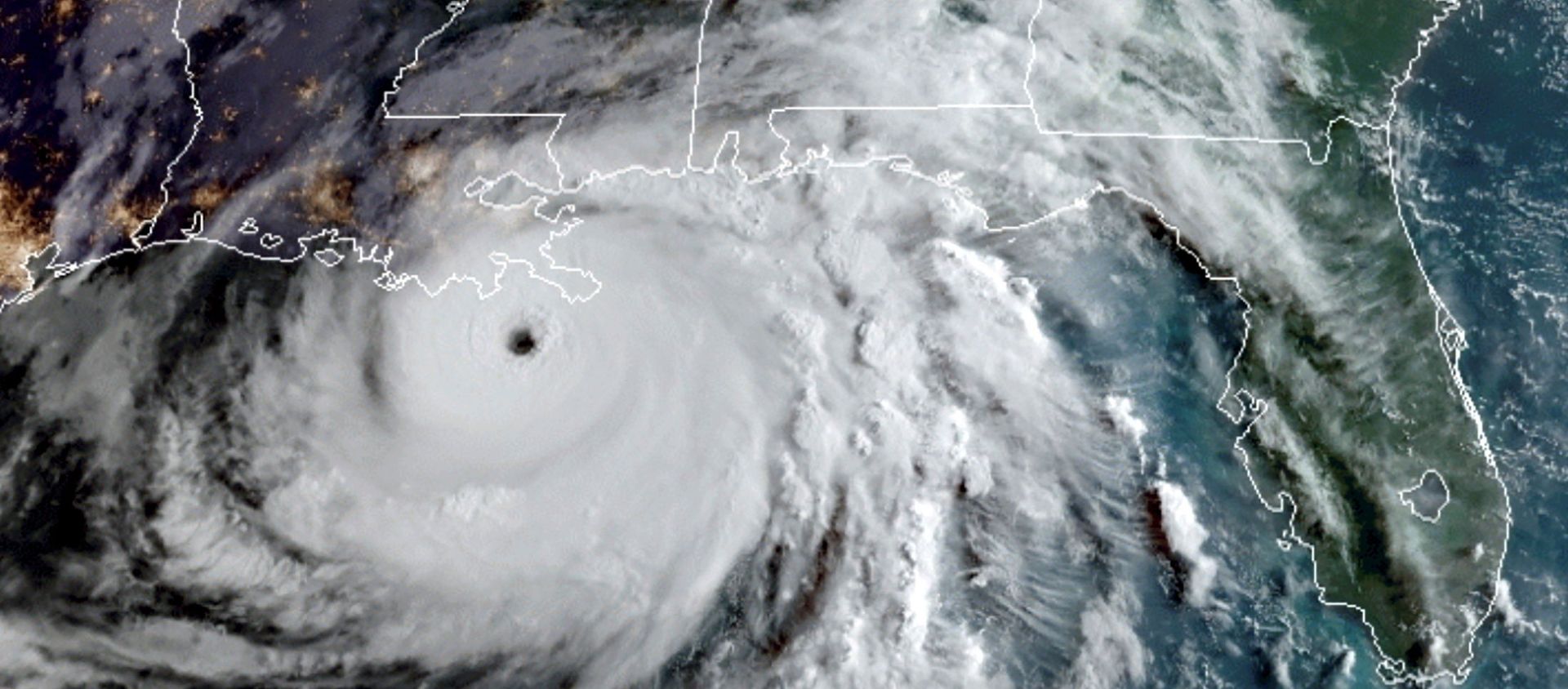 A satellite image shows Hurricane Ida in the Gulf of Mexico and approaching the coast of Louisiana, US, 29 August 2021. A satellite image shows Hurricane Ida in the Gulf of Mexico and approaching the coast of Louisiana, US, 29 August 2021. - Sputnik International, 1920, 05.09.2021