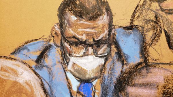 R. Kelly confers with his lawyers during his sex abuse trial at Brooklyn's Federal District Court in a courtroom sketch in New York, 2 September 2021 R. Kelly confers with his lawyers during his sex abuse trial at Brooklyn's Federal District Court in a courtroom sketch in New York, 2 September 2021 - Sputnik International