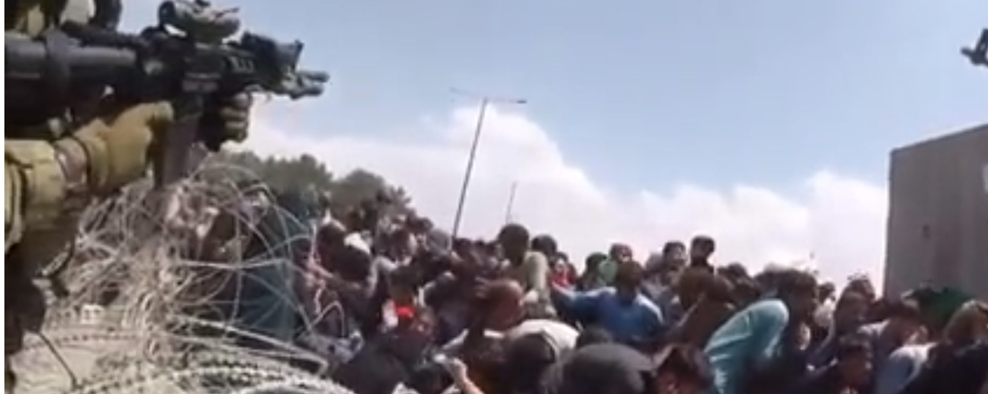 Screengrab of US Marine Michael Markland's viral video showing the chaos at Kabul's airport in the final days of the US presence there. - Sputnik International, 1920, 04.09.2021