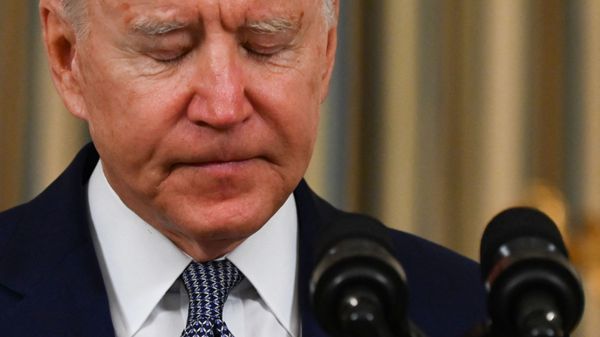 US President Joe Biden pauses as he delivers remarks on the August jobs report report in the State Dining Room at the White House in Washington, DC on September 3, 2021 - Sputnik International