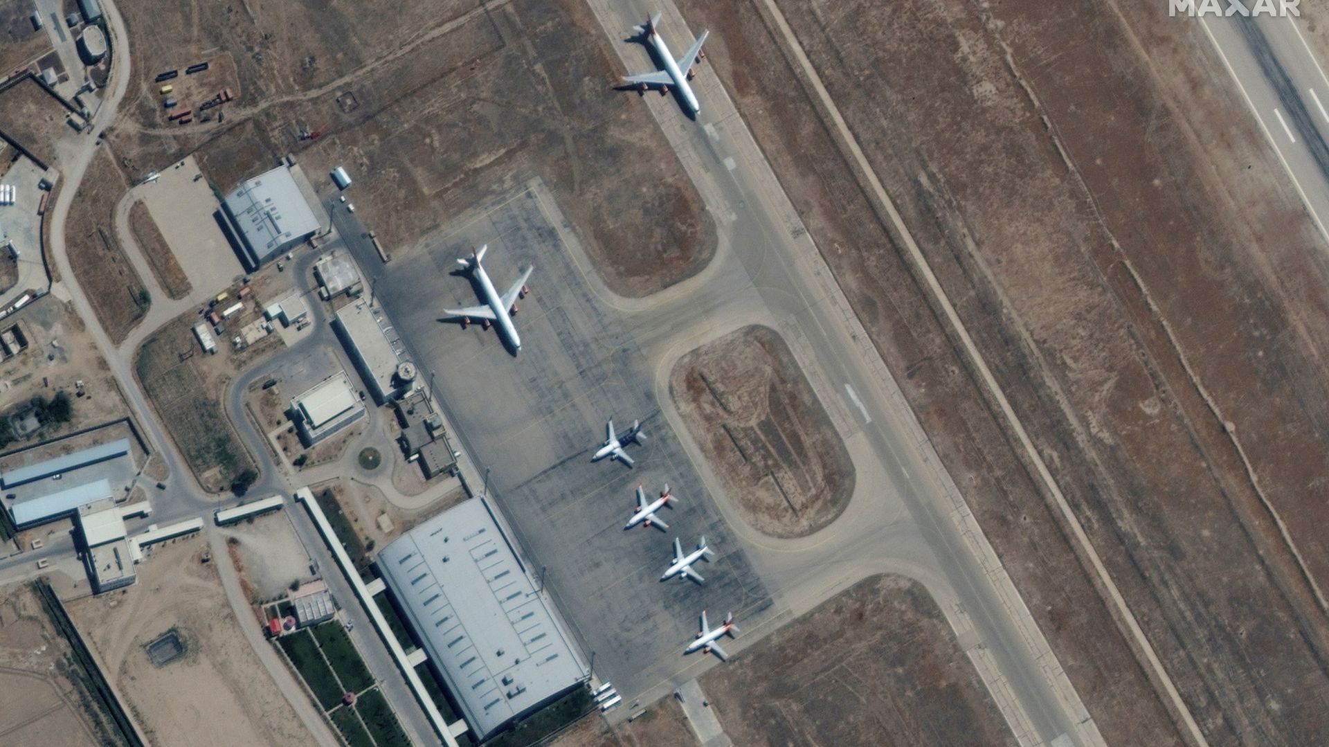 Six commercial airplanes are seen near the main terminal of the Mazar-i-Sharif airport, in northern Afghanistan, September 3 2021. Picture taken September 3, 2021. Six commercial airplanes are seen near the main terminal of the Mazar-i-Sharif airport, in northern Afghanistan, September 3 2021. Picture taken September 3, 2021. - Sputnik International, 1920, 05.09.2021