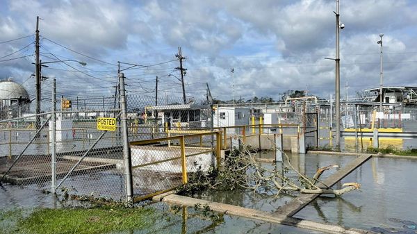 The Shell Norco manufacturing facility is flooded after Hurricane Ida pummeled Norco, Louisiana, U.S., August 30, 2021.  - Sputnik International