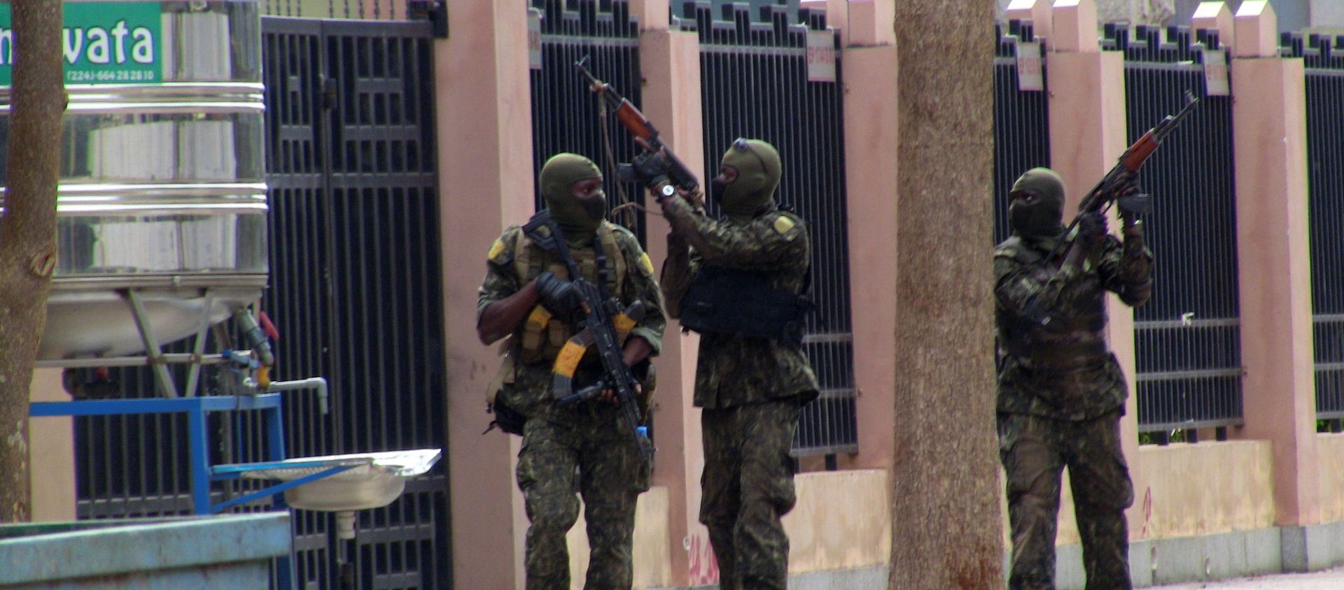 Special forces members are seen during an uprising that led to the toppling of president Alpha Conde in Kaloum neighbourhood of Conakry, Guinea September 5, 2021 Special forces members are seen during an uprising that led to the toppling of president Alpha Conde in Kaloum neighbourhood of Conakry, Guinea September 5, 2021 - Sputnik International, 1920, 06.09.2021
