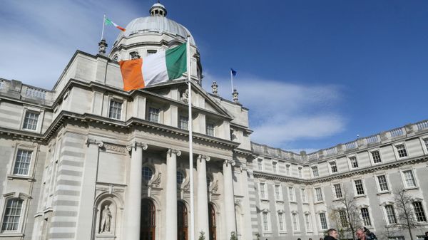 An Irish national flag flies outside the Government Buildings in Dublin, Ireland on October 9, 2018. (Photo by Paul FAITH / AFP) - Sputnik International