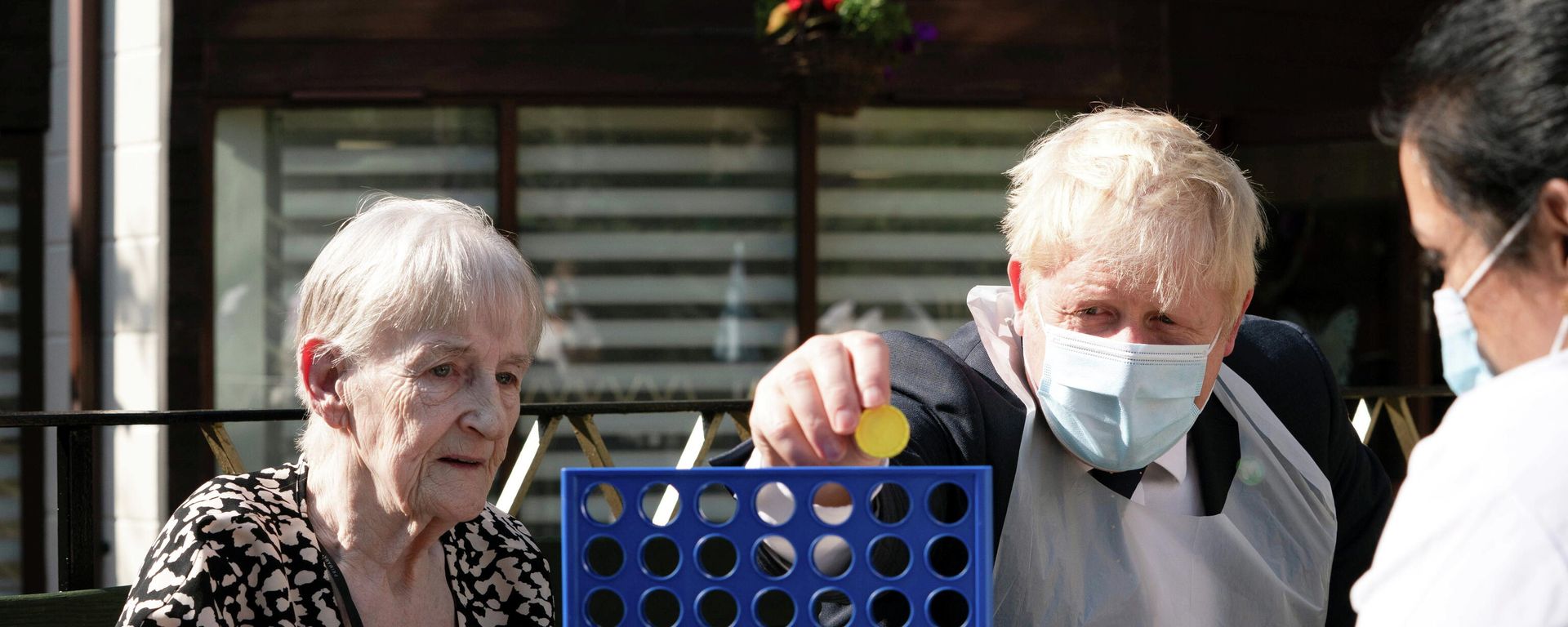 Britain's PM, Health Minister and Chancellor of the Exchequer visit Westport Care Home in London Britain's PM, Health Minister and Chancellor of the Exchequer visit Westport Care Home in London - Sputnik International, 1920, 07.09.2021