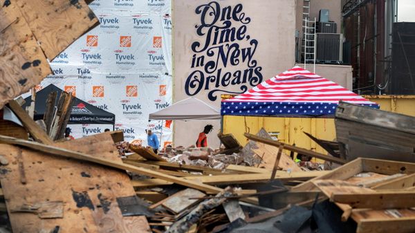 Workers clean up the site of the Historic Karnofsky Shop, a historic, building that collapsed during Hurricane Ida in New Orleans, Louisiana, U.S., September 6, 2021 - Sputnik International