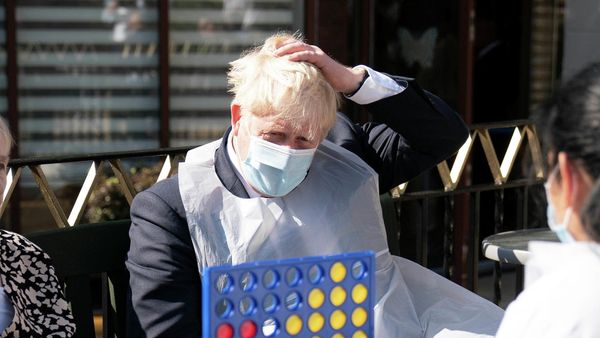 Britain's PM, Health Minister and Chancellor of the Exchequer visit Westport Care Home in London - Sputnik International