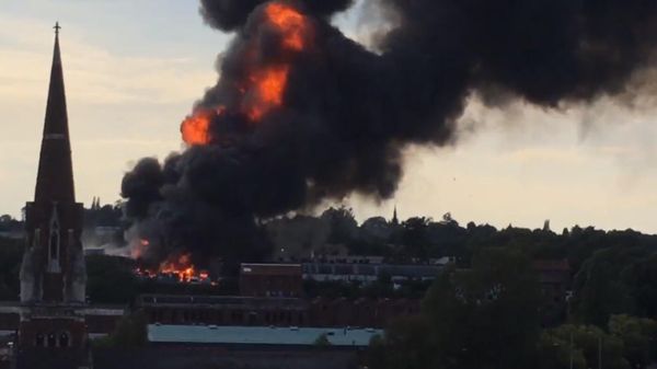 The fire service of the Hereford and Worcester County reported on September 8, 2021 that its crews were fighting a massive fire in the town of Kidderminster in the west of England. - Sputnik International