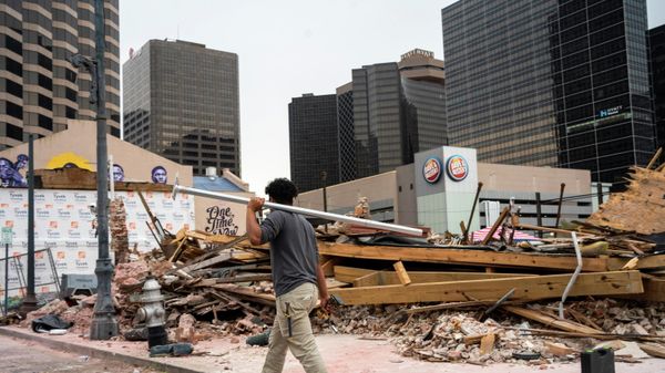 Workers clean up the site of the Historic Karnofsky Shop, a historic building, that collapsed during Hurricane Ida in New Orleans, Louisiana, U.S., September 6, 2021. - Sputnik International