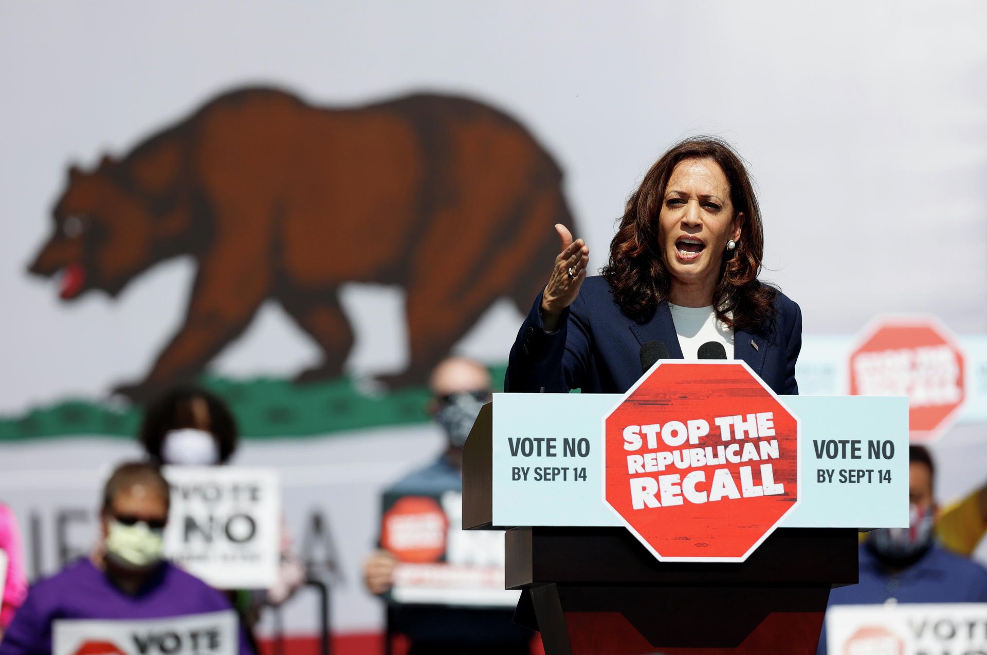 U.S. Vice President Kamala Harris speaks during an appearance with California Governor Gavin Newsom, who is facing a Republican-led recall election in September, in San Leandro, California, U.S., September 8, 2021 U.S. Vice President Kamala Harris speaks during an appearance with California Governor Gavin Newsom, who is facing a Republican-led recall election in September, in San Leandro, California, U.S., September 8, 2021 - Sputnik International, 1920, 14.09.2021