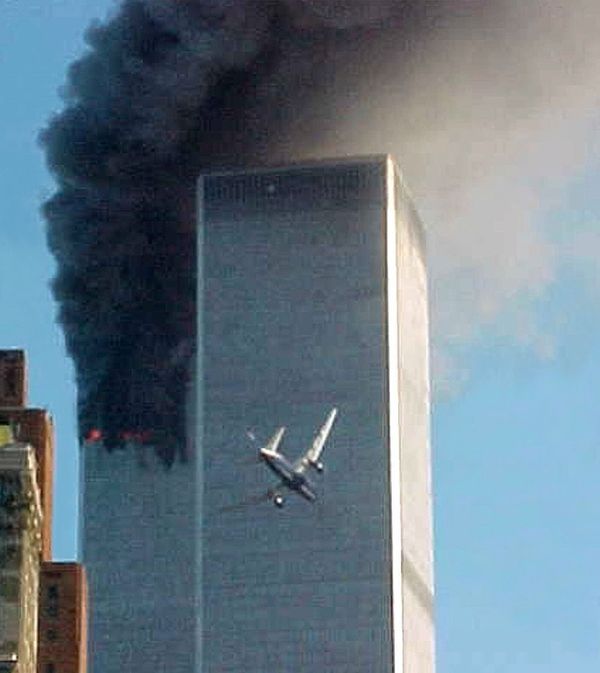 In this 11 September 2001 file photo, a jet airliner nears one of the World Trade Center towers in New York.  - Sputnik International
