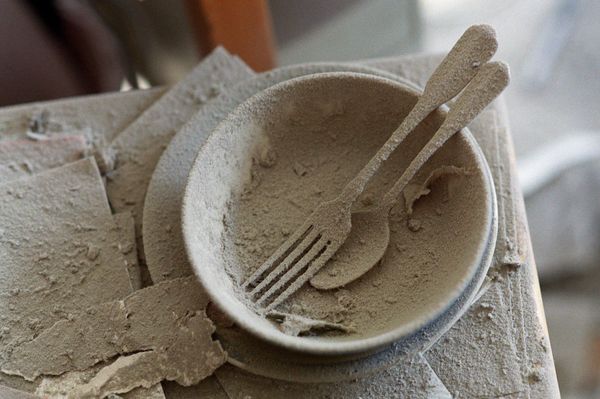 Dust and debris cover the dishes and silverware on a table in an apartment in Battery Park City on Sunday, 23 September 2001, in New York. - Sputnik International