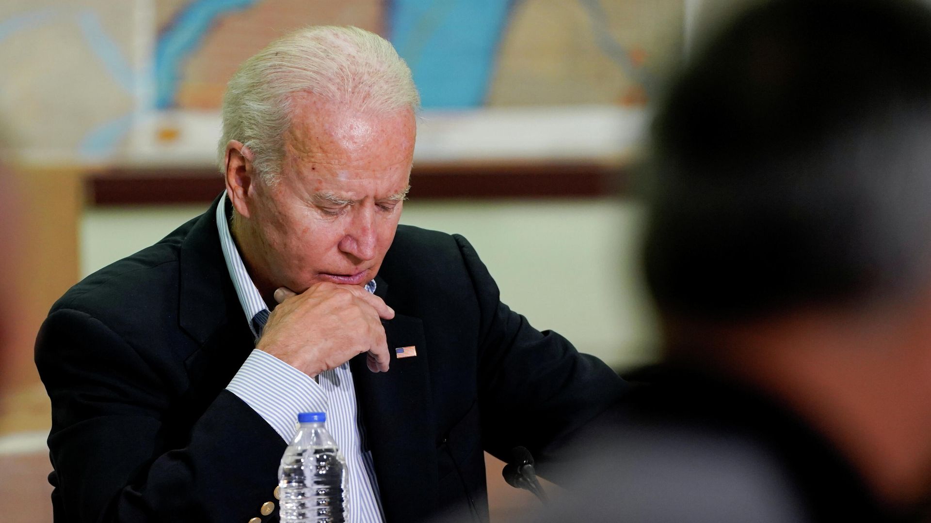 U.S. President Joe Biden looks down during a briefing by local leaders on the impact of the remnants of Tropical Storm Ida at Somerset County Emergency Management Training Center in Hillsborough Township, New Jersey, U.S., September 7, 2021. REUTERS/Elizabeth Frantz - Sputnik International, 1920, 09.09.2021