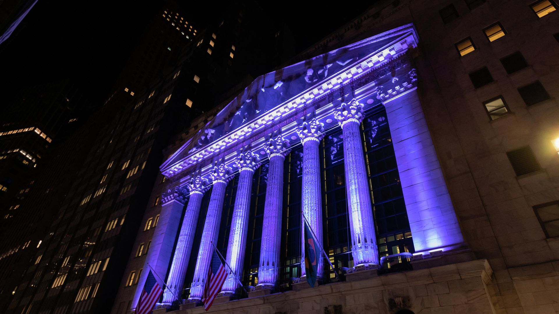 The New York Stock Exchange is lit up in purple to celebrate the launch of the International Paralympic Committee’s WeThe15 campaign on August 19, 2021 in New York City. - Sputnik International, 1920, 27.09.2021