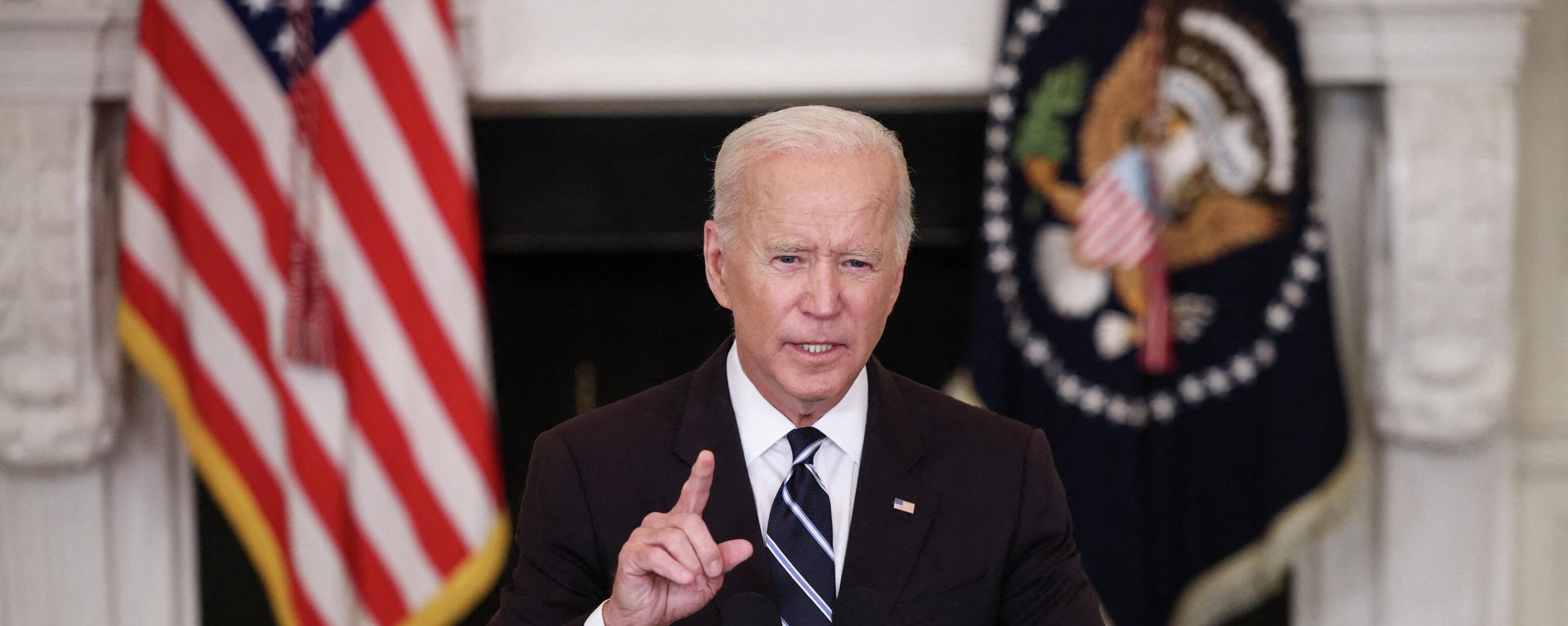 U.S. President Joe Biden speaks about combatting the coronavirus pandemic in the State Dining Room of the White House on September 9, 2021 in Washington, DC. U.S. President Joe Biden speaks about combatting the coronavirus pandemic in the State Dining Room of the White House on September 9, 2021 in Washington, DC. - Sputnik International, 1920, 06.11.2021