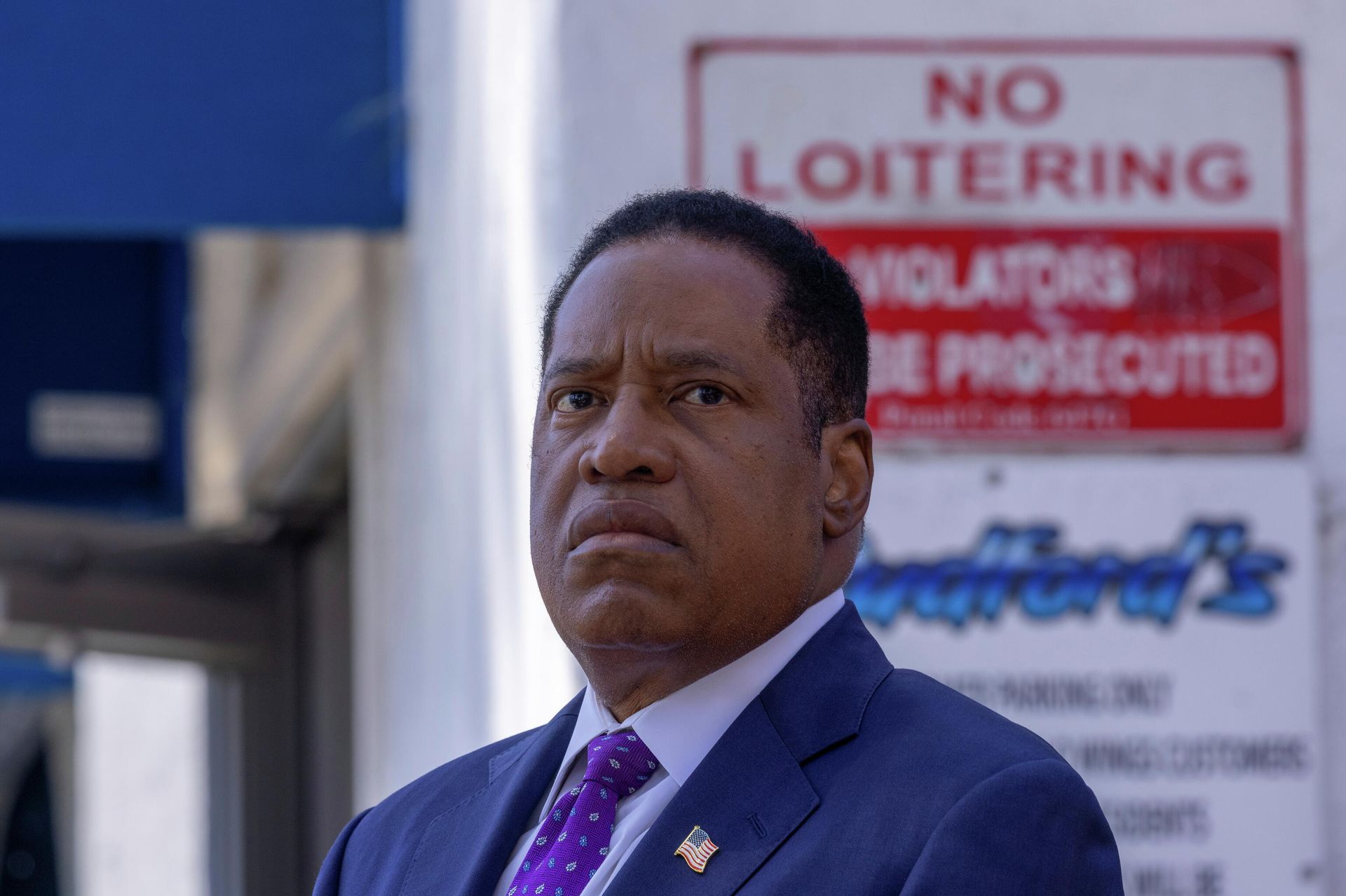 Republican gubernatorial candidate Larry Elder makes a campaign stop outside a restaurant in San Diego, California, U.S. September 3, 2021 Republican gubernatorial candidate Larry Elder makes a campaign stop outside a restaurant in San Diego, California, U.S. September 3, 2021 - Sputnik International, 1920, 14.09.2021
