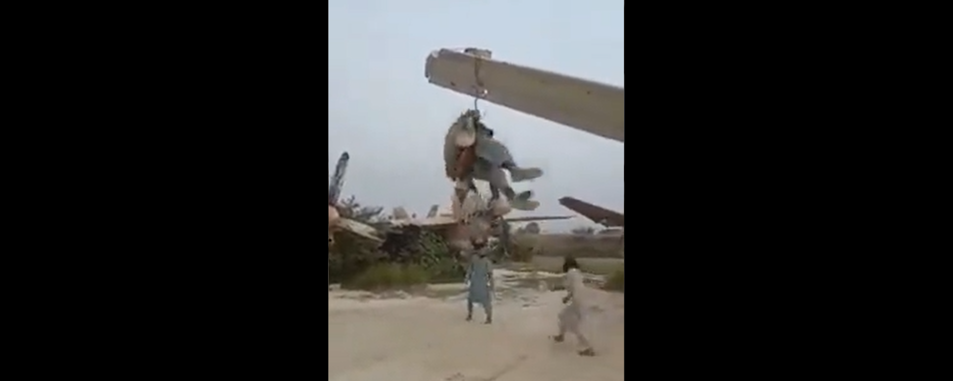 Screenshot from a video allegedly showing the Taliban fighters making a swing on a US military plane Screenshot from a video allegedly showing the Taliban fighters making a swing on a US military plane - Sputnik International, 1920, 10.09.2021