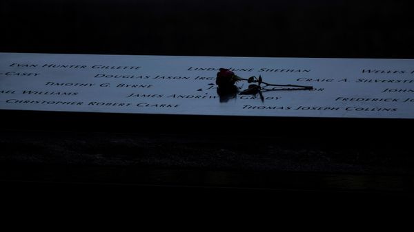A rose is placed at the 9/11 Memorial ahead of the 20th anniversary of the September 11 attacks in Manhattan, New York City, U.S., September 10, 2021. - Sputnik International