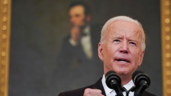 US President Joe Biden delivers remarks on the Delta variant and his administration's efforts to increase vaccinations, from the State Dining Room of the White House in Washington, US, September 9, 2021 - Sputnik International