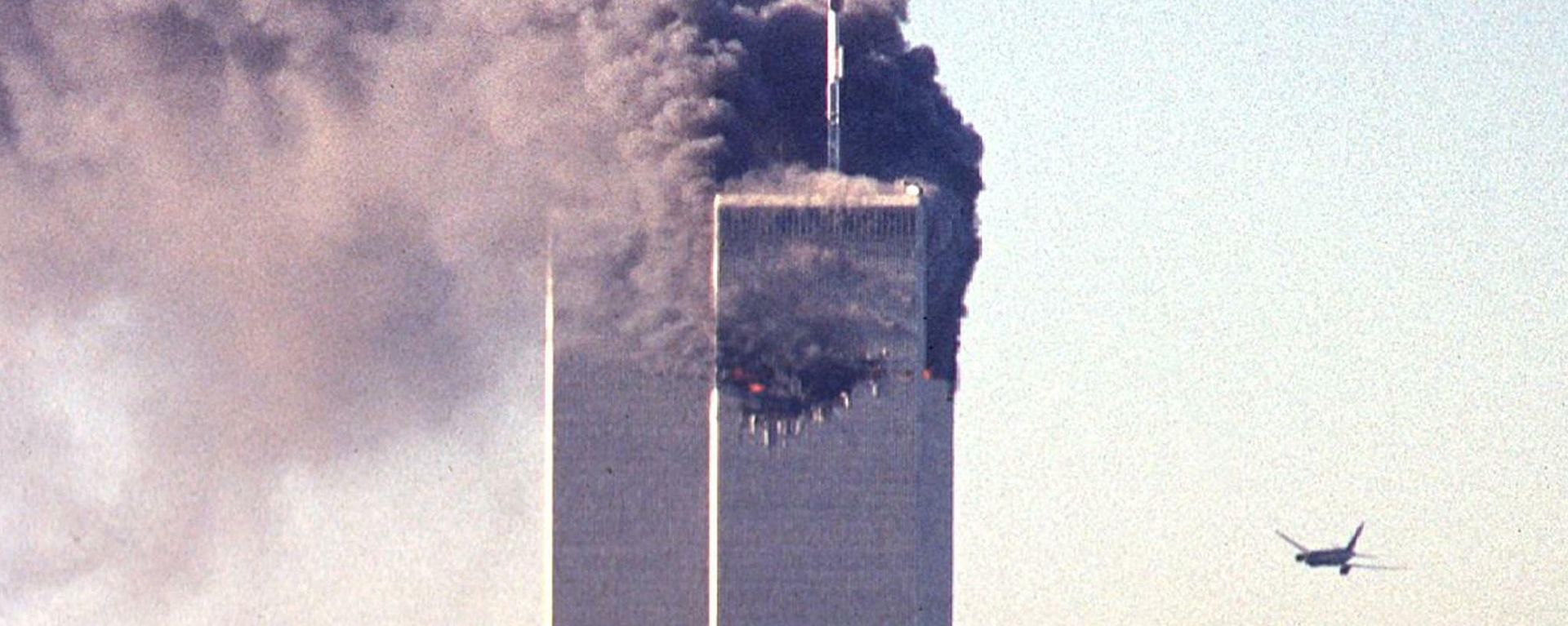(FILES) In this file photo taken on September 11, 2001, a hijacked commercial aircraft approaches the twin towers of the World Trade Center shortly before crashing into the landmark skyscraper in New York. (FILES) In this file photo taken on September 11, 2001, a hijacked commercial aircraft approaches the twin towers of the World Trade Center shortly before crashing into the landmark skyscraper in New York. - Sputnik International, 1920, 12.09.2021